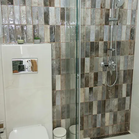 2bd With Parking, Working Space And Pool דירה וארנה