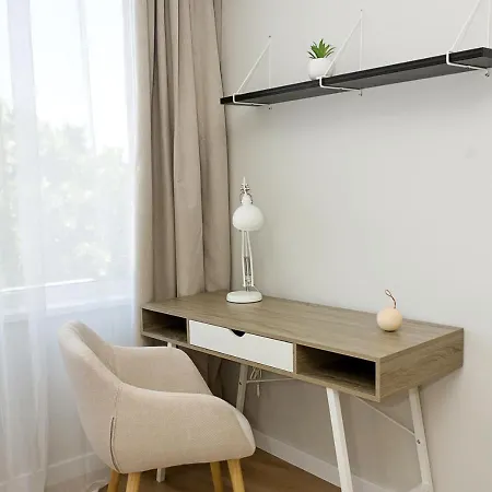2bd With Parking, Working Space And Pool דירה וארנה