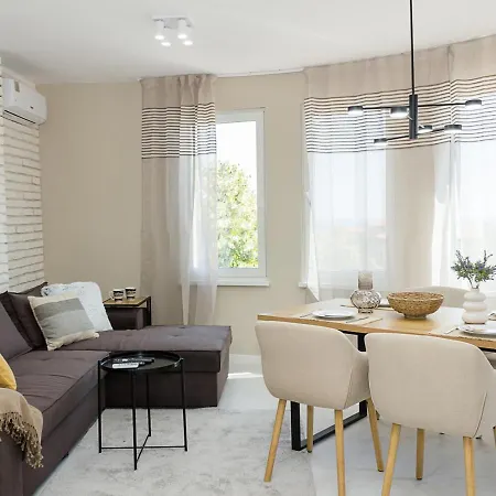 2bd With Parking, Working Space And Pool *