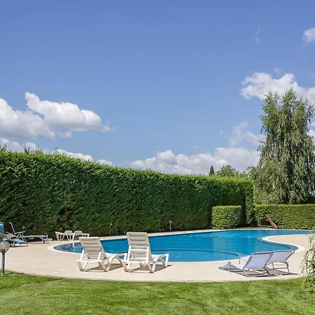 2bd With Parking, Working Space And Pool דירה *